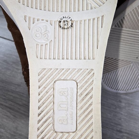 Womens Ankle Booties Sz 8.5 M Faux Suede Faux Fur Trim Wedge Heel Brown Tan - Picture 8 of 9